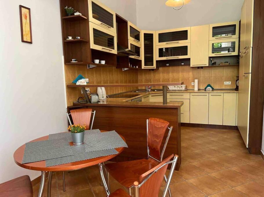 Grodzka / Apartment With Balcony Krakow Exterior photo